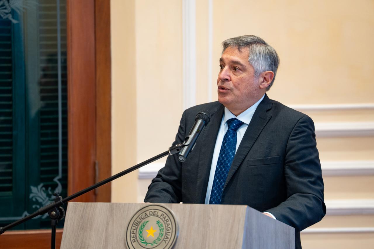 Ministro Ramírez destaca impacto educativo y social de 1.600 kits Starlink para zonas vulnerables
