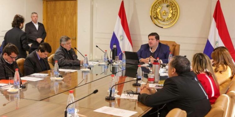 Comisión del Senado y el MEC acuerdan profundizar pesquisa sobre presuntos títulos falsos