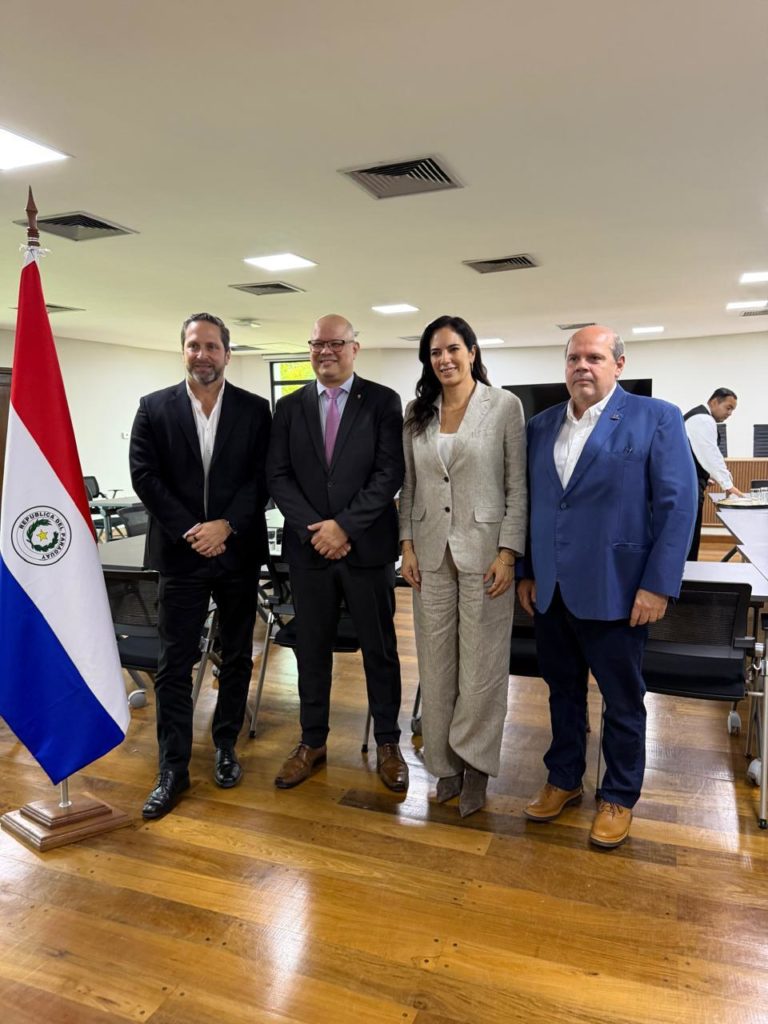 Gobierno pagará deudas con constructoras y vialeras con desembolsos de hasta USD 100 millones mensuales Gobierno pagará deudas con constructoras y vialeras con desembolsos de hasta USD 100 millones mensuales