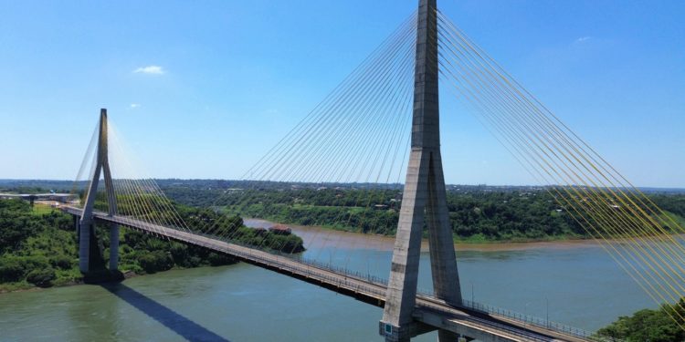 Migraciones prevé habilitación total del Puente de la Integración para finales de este año