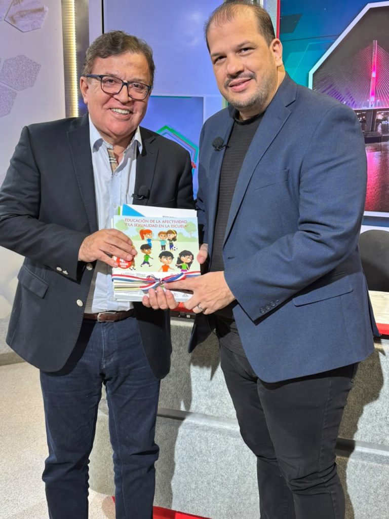 Nicanor celebra distribución de libros de Educación de la Afectividad y la Sexualidad en la Escuela Nicanor celebra distribución de libros de Educación de la Afectividad y la Sexualidad en la Escuela