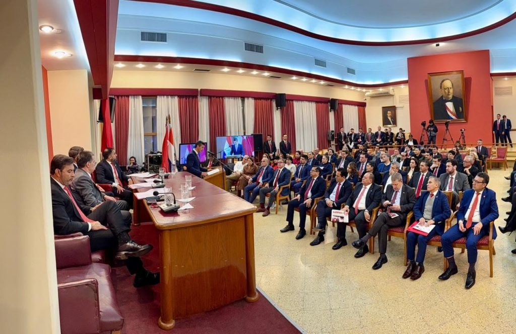 Peña ratifica unidad con la ANR y advierte que no cederá ante grupos fácticos de poder Peña ratifica unidad con la ANR y advierte que no cederá ante grupos fácticos de poder