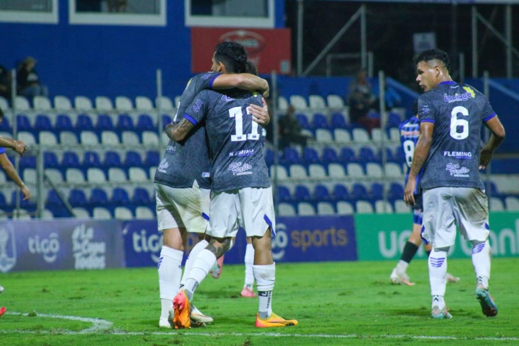 Sufrido y agónico boleto: 12 de Octubre de Itauguá vence a Atlántida SC y avanza en la Copa Paraguay