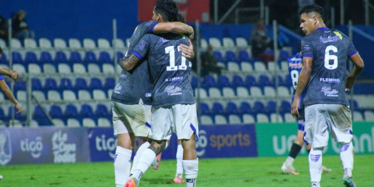 Sufrido y agónico boleto: 12 de Octubre de Itauguá vence a Atlántida SC y avanza en la Copa Paraguay Sufrido y agónico boleto: 12 de Octubre de Itauguá vence a Atlántida SC y avanza en la Copa Paraguay