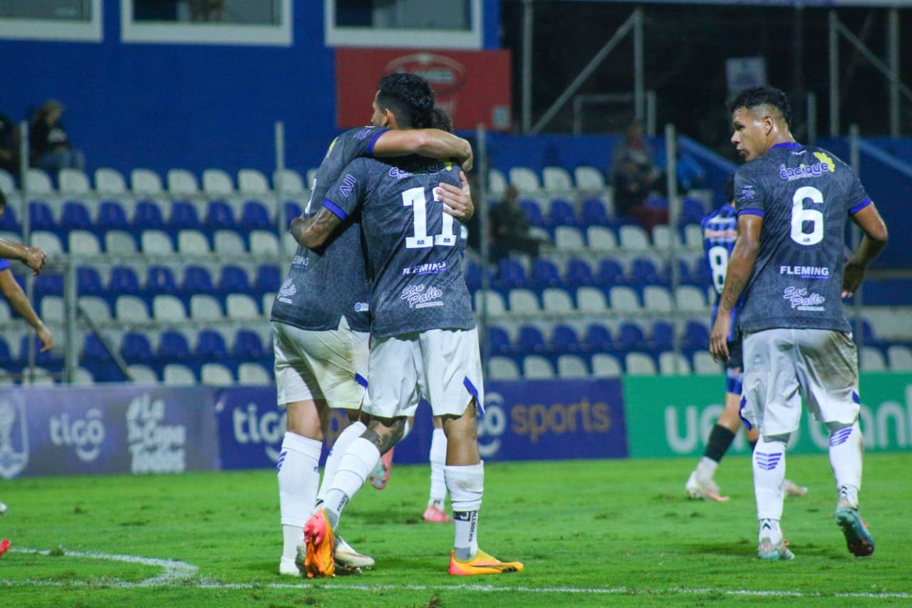 Sufrido y agónico boleto: 12 de Octubre de Itauguá vence a Atlántida SC y avanza en la Copa Paraguay