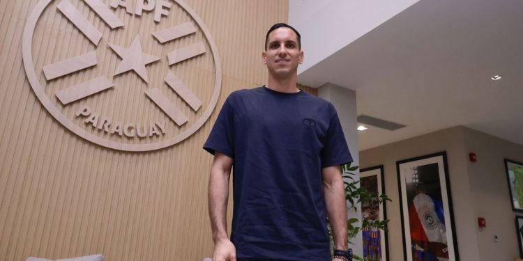 Certero y hermético en Sajonia: Gustavo Alfaro asegura tener definido al arquero titular para el Mundial