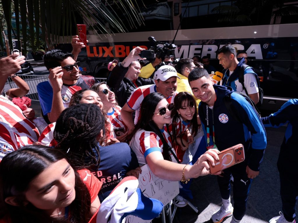 Tierra mundialista y maletas cargadas de ilusión: Paraguay desembarca en California tras 16 años de espera