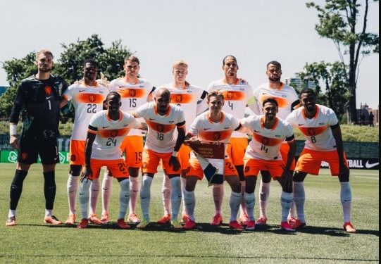 Agónica victoria de Países Bajos ante Uzbekistán en un deslucido ensayo previo a la Copa del Mundo Agónica victoria de Países Bajos ante Uzbekistán en un deslucido ensayo previo a la Copa del Mundo