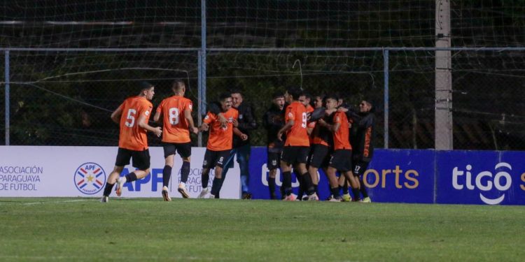 Goleada de las Águilas en el Emiliano Ghezzi para mandar en su zona de la Copa Paraguay