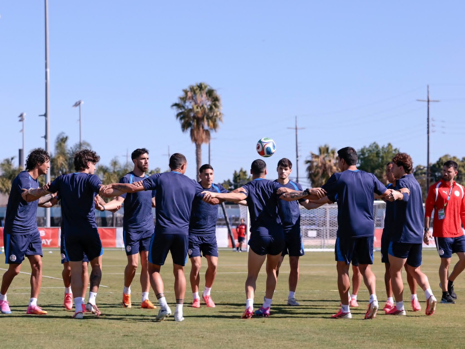 La delegación paraguaya cierra su preparación en San José y viaja a Los Ángeles para el ansiado debut mundialista
