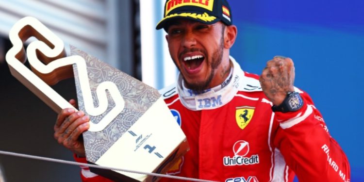 Emoción histórica en Montmeló con el primer triunfo de Lewis Hamilton vestido de rojo Emoción histórica en Montmeló con el primer triunfo de Lewis Hamilton vestido de rojo