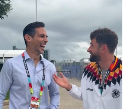 Afectuoso reencuentro en Estados Unidos entre las leyendas bávaras Roque Santa Cruz y Thomas Müller Afectuoso reencuentro en Estados Unidos entre las leyendas bávaras Roque Santa Cruz y Thomas Müller