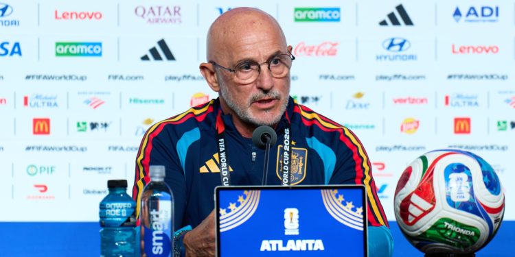 Luis de la Fuente advierte sobre el nivel de Cabo Verde y define a España como una familia de cara al debut mundialista Luis de la Fuente advierte sobre el nivel de Cabo Verde y define a España como una familia de cara al debut mundialista