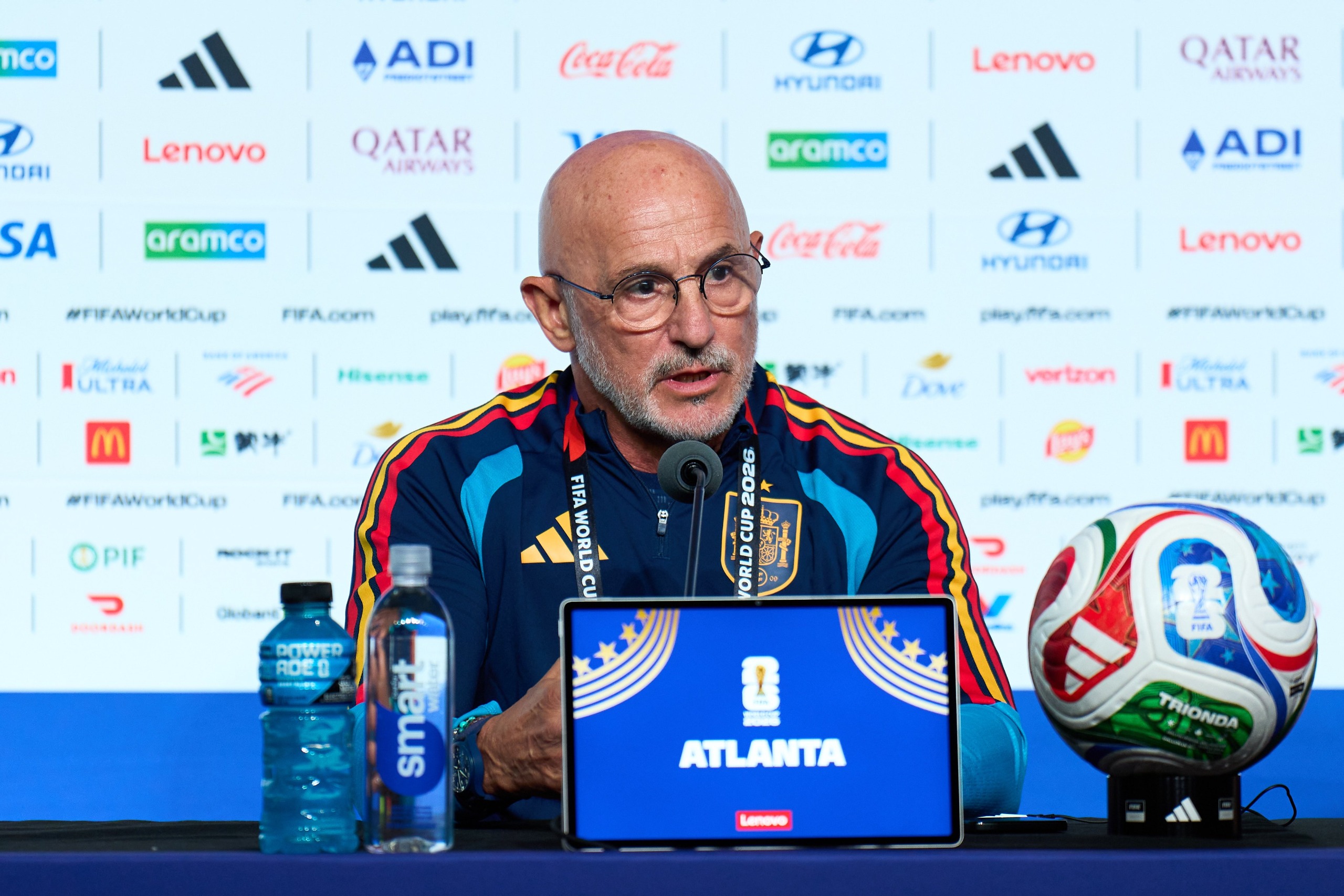 Luis de la Fuente advierte sobre el nivel de Cabo Verde y define a España como una familia de cara al debut mundialista Luis de la Fuente advierte sobre el nivel de Cabo Verde y define a España como una familia de cara al debut mundialista