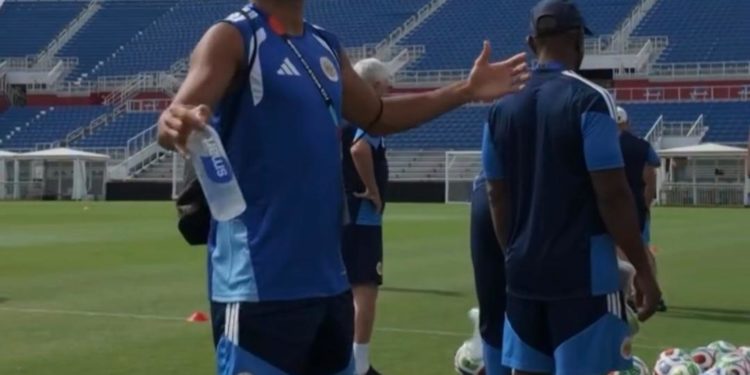 La fe por encima del fútbol, jugador de Curazao emociona al adorar a Dios antes del entrenamiento en el Mundial