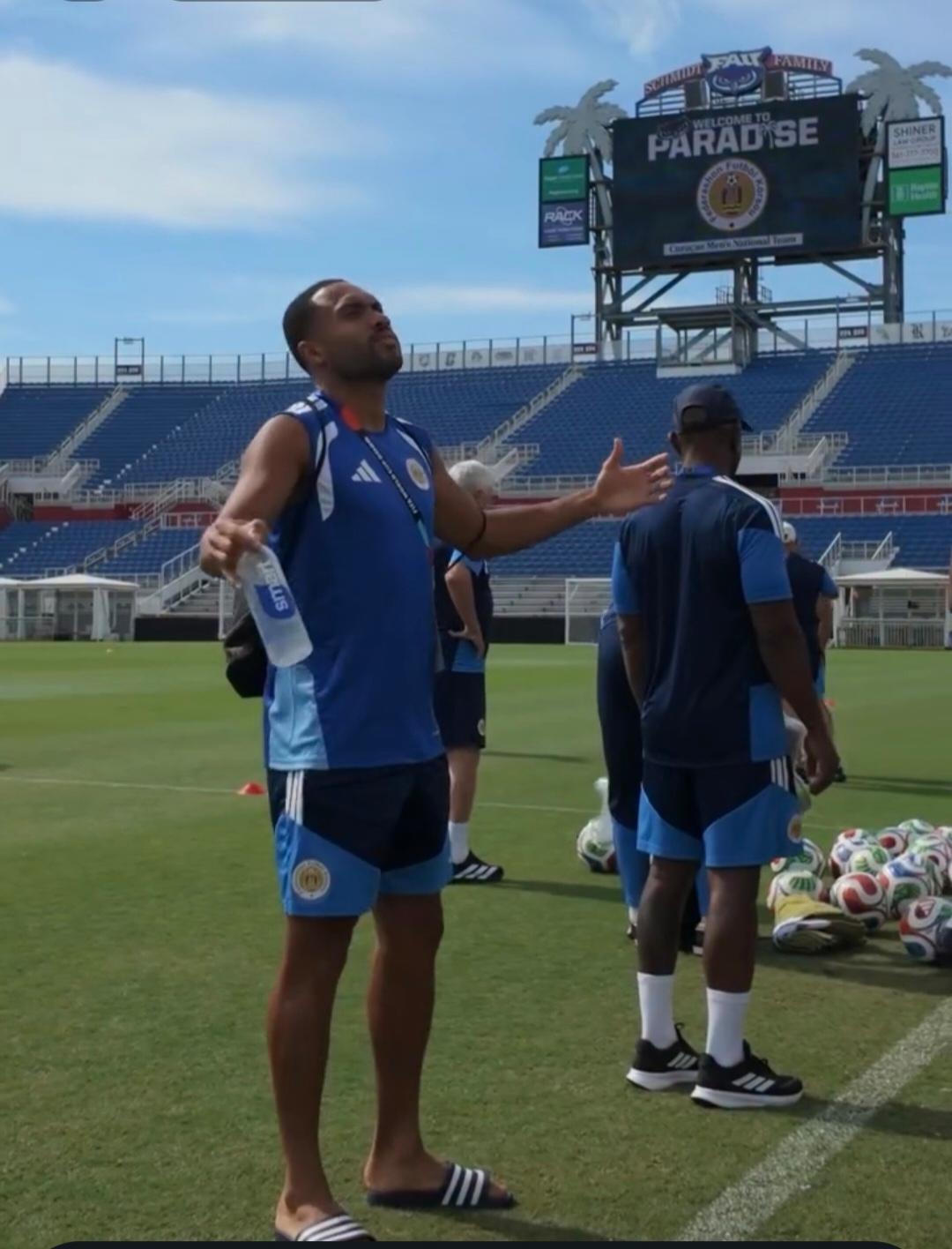La fe por encima del fútbol, jugador de Curazao emociona al adorar a Dios antes del entrenamiento en el Mundial