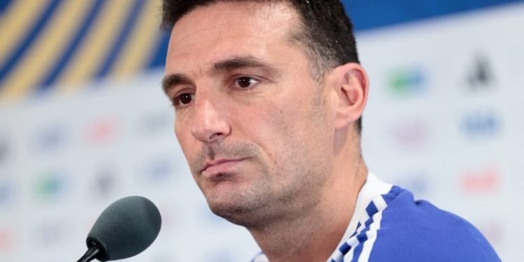 Emotivo reencuentro en el Mundial: Lionel Scaloni y Martín Palermo protagonizan el momento más tierno de la conferencia argentina Emotivo reencuentro en el Mundial: Lionel Scaloni y Martín Palermo protagonizan el momento más tierno de la conferencia argentina