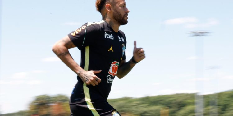 Brasil recupera la sonrisa con el retorno de Neymar a los entrenamientos en campo aunque su debut sigue en duda Brasil recupera la sonrisa con el retorno de Neymar a los entrenamientos en campo aunque su debut sigue en duda