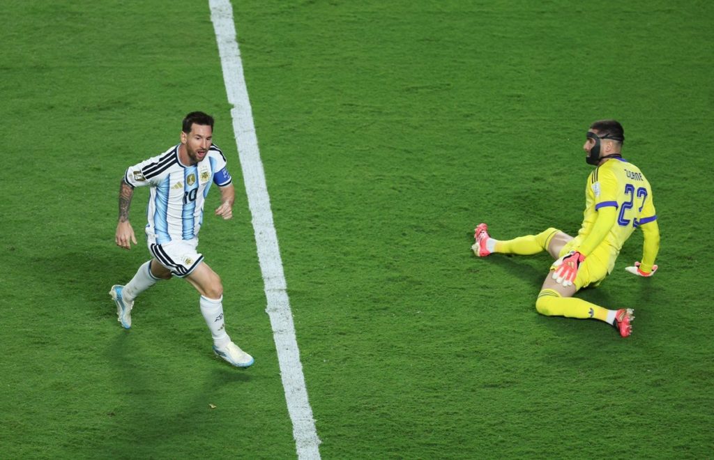 Noche histórica en Kansas City: Lionel Messi firma un triplete monumental ante Argelia e iguala el récord goleador de los Mundiales