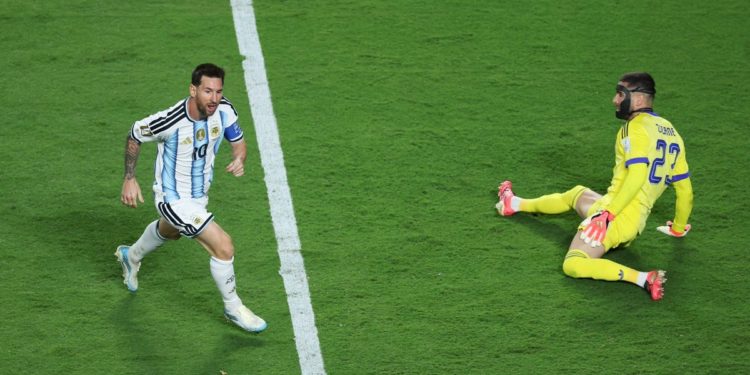 Noche histórica en Kansas City: Lionel Messi firma un triplete monumental ante Argelia e iguala el récord goleador de los Mundiales Noche histórica en Kansas City: Lionel Messi firma un triplete monumental ante Argelia e iguala el récord goleador de los Mundiales