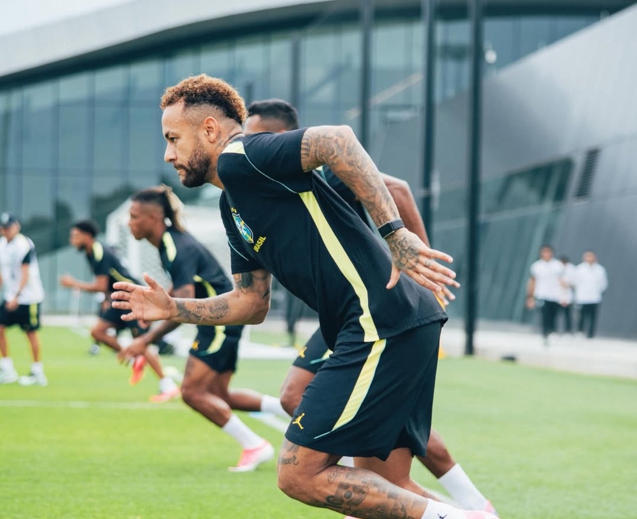Ironías desde la política y expectativa médica: Neymar se convierte en el foco de atención de Brasil en plena Copa del Mundo