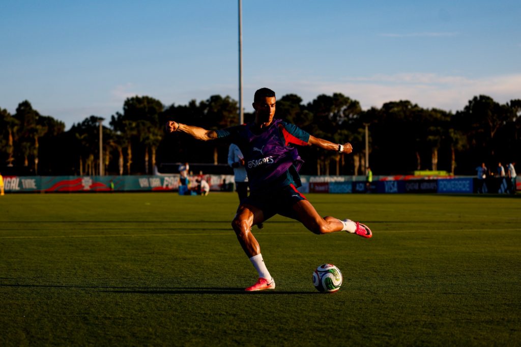 Bajo la lupa en su sexto Mundial: Cristiano Ronaldo divide opiniones en Portugal ante la lluvia de críticas y el respaldo de las leyendas Bajo la lupa en su sexto Mundial: Cristiano Ronaldo divide opiniones en Portugal ante la lluvia de críticas y el respaldo de las leyendas