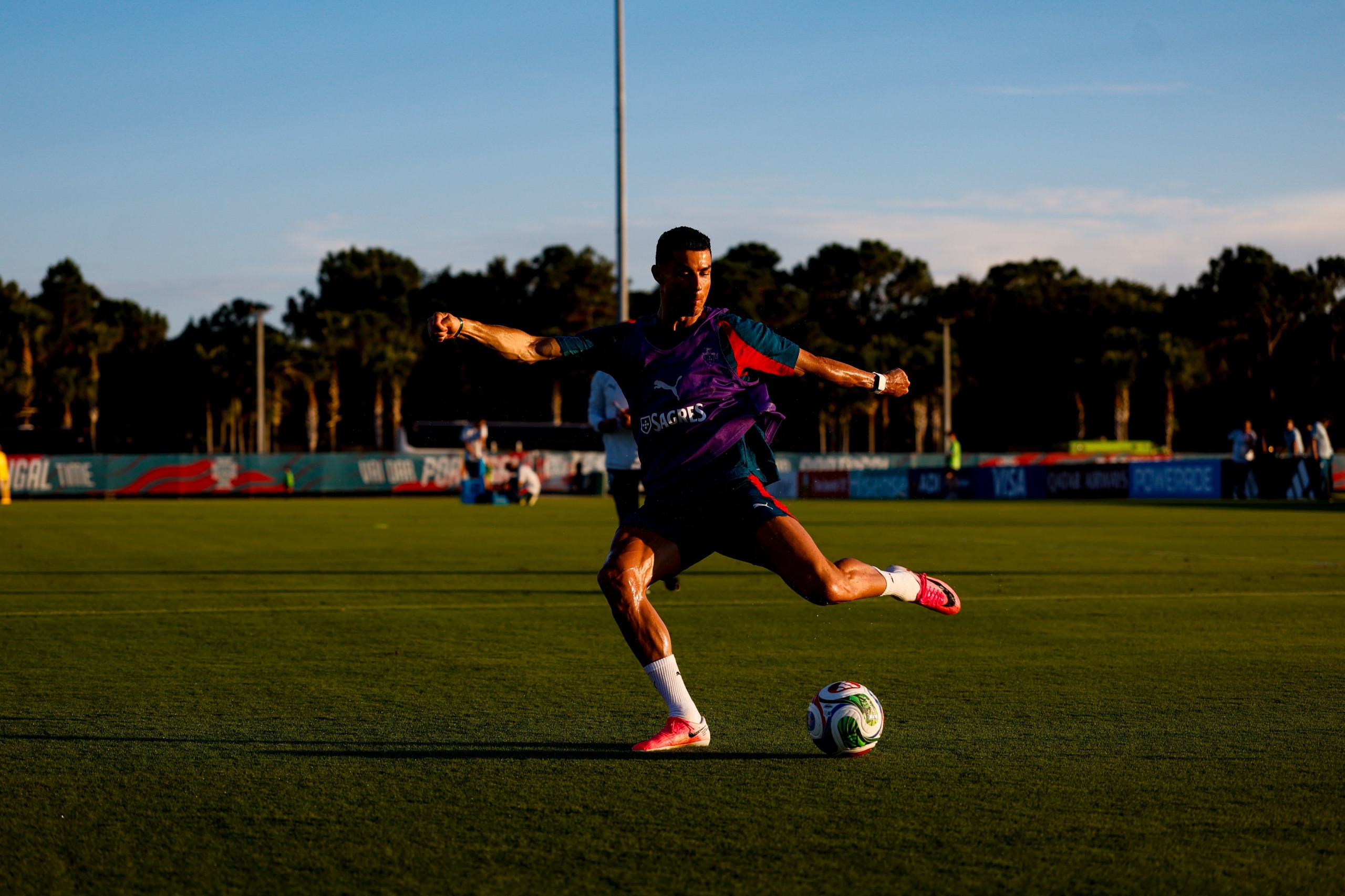 Bajo la lupa en su sexto Mundial: Cristiano Ronaldo divide opiniones en Portugal ante la lluvia de críticas y el respaldo de las leyendas