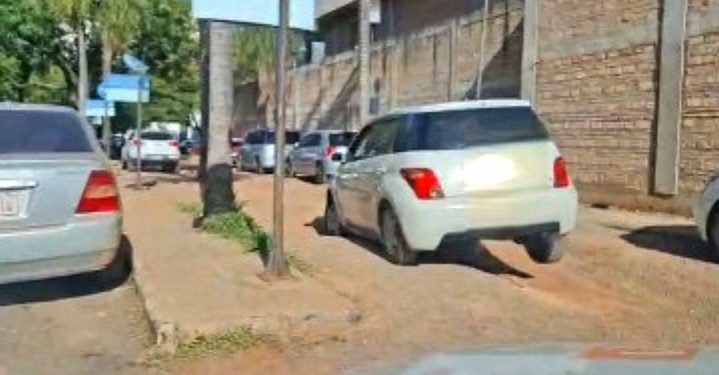 Tras reclamos, IPS Ingavi inicia la renovación de su deteriorado estacionamiento
