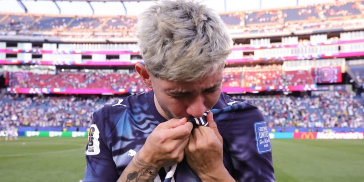 El grito de la joya: Julio Enciso canaliza la emoción del país y dedica la histórica clasificación a su familia y a la memoria de su abuelo El grito de la joya: Julio Enciso canaliza la emoción del país y dedica la histórica clasificación a su familia y a la memoria de su abuelo