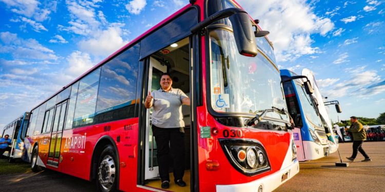 Incorporaron 90 colectivos al sistema de transporte público, 70 son eléctricos. Incorporaron 90 colectivos al sistema de transporte público, 70 son eléctricos.