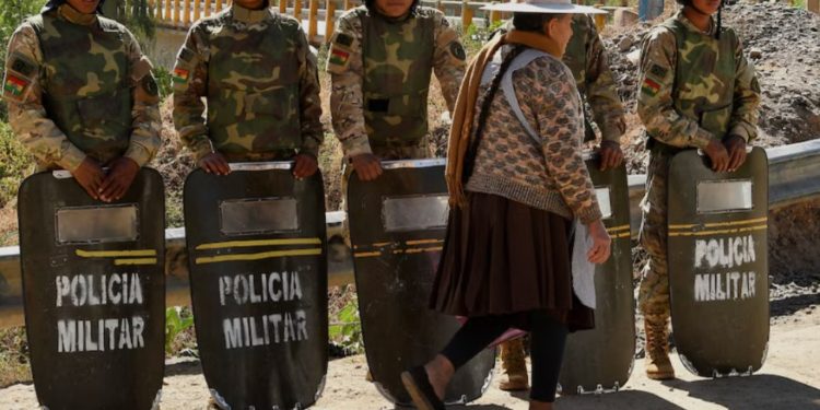 Bolivia: el presidente Paz decretó el estado de excepción y los militares salieron a las calles Bolivia: el presidente Paz decretó el estado de excepción y los militares salieron a las calles