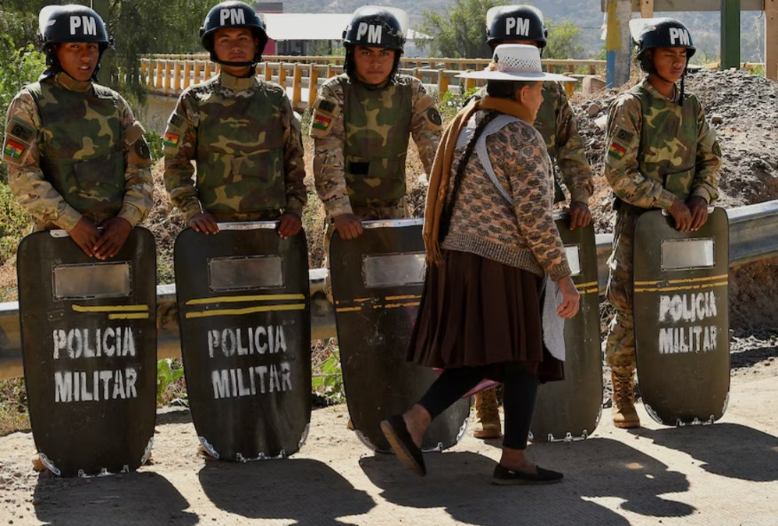 Bolivia: el presidente Paz decretó el estado de excepción y los militares salieron a las calles