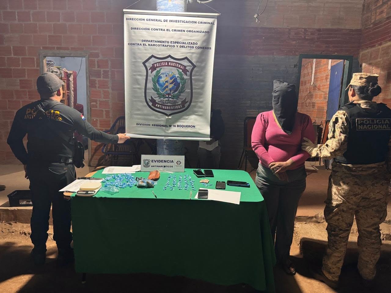 Allanan vivienda en Boquerón y desmantelan presunto punto de microtráfico: una mujer fue aprehendida Allanan vivienda en Boquerón y desmantelan presunto punto de microtráfico: una mujer fue aprehendida