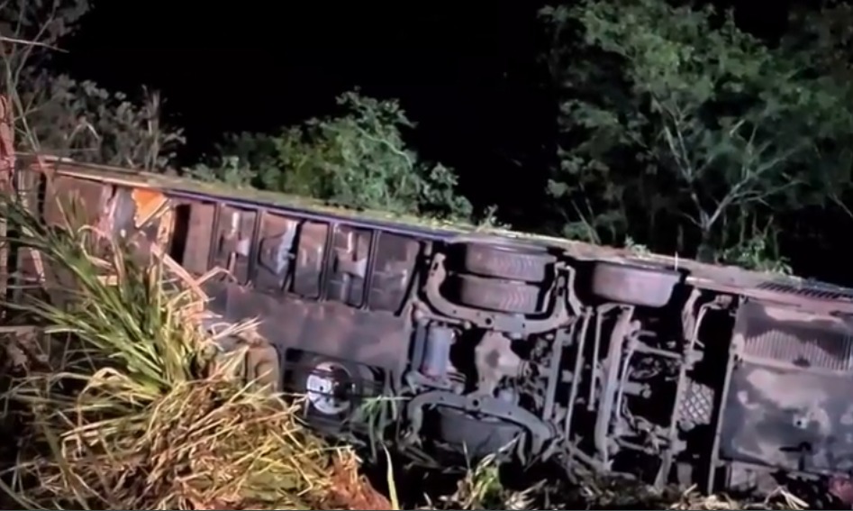 Tragedia en ruta de Brasil: Tres paraguayas, entre ellas una niña, fallecen tras el vuelco de un bus de delegación artística Tragedia en ruta de Brasil: Tres paraguayas, entre ellas una niña, fallecen tras el vuelco de un bus de delegación artística