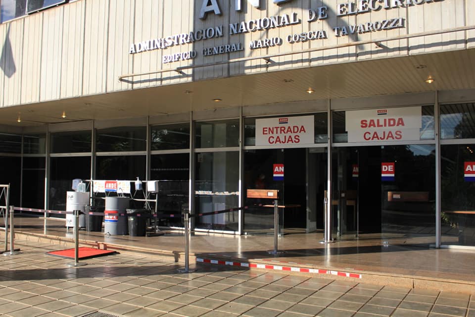 Desde la ANDE reiteran seria “amenaza” a morosos con seis o más facturas vencidas Desde la ANDE reiteran seria “amenaza” a morosos con seis o más facturas vencidas