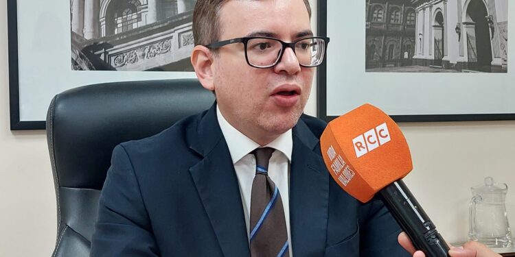 Desde 2028, solo las carreras acreditadas podrán registrar títulos universitarios, advierte la ANEAES Desde 2028, solo las carreras acreditadas podrán registrar títulos universitarios, advierte la ANEAES