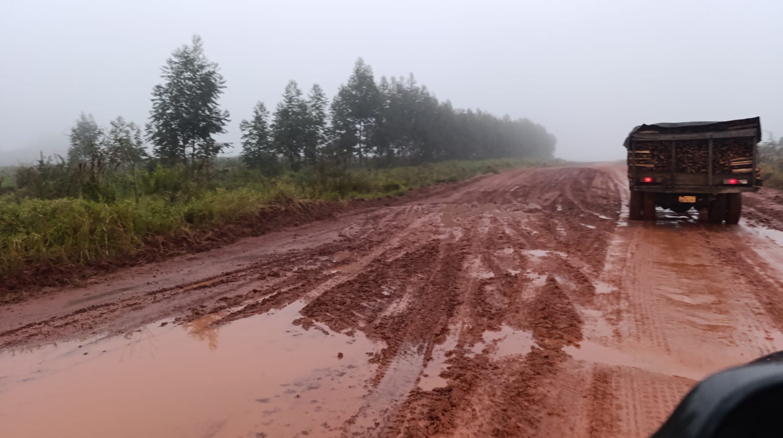 Abandono de obra vial agrava el aislamiento en Colonia Volendam tras las lluvias Abandono de obra vial agrava el aislamiento en Colonia Volendam tras las lluvias