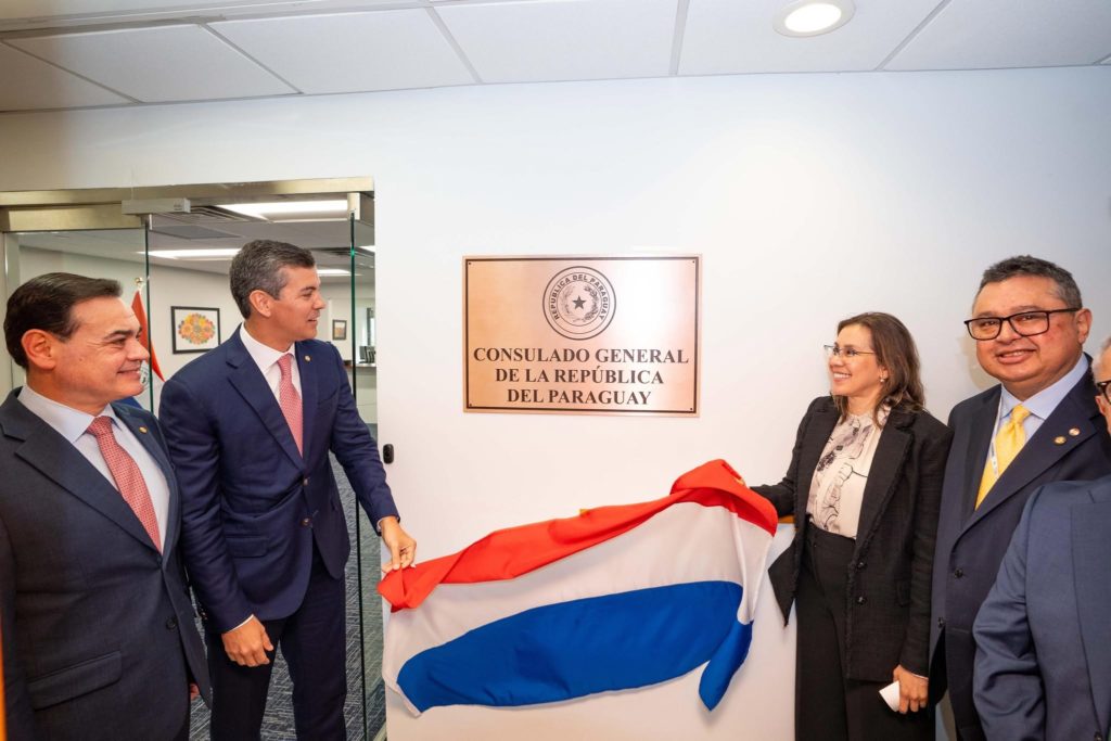 Consulado de Paraguay en Nueva York suspende atención presencial por riesgo de colapso de edificio vecino Consulado de Paraguay en Nueva York suspende atención presencial por riesgo de colapso de edificio vecino