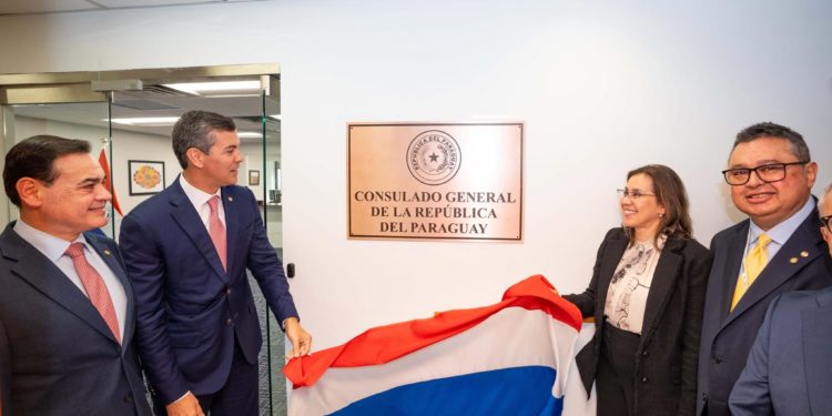 Consulado de Paraguay en Nueva York suspende atención presencial por riesgo de colapso de edificio vecino