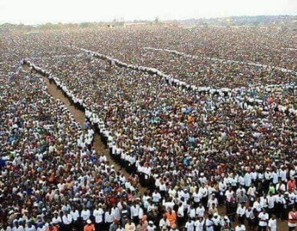 Ruanda vive una jornada histórica de fe con un bautismo multitudinario