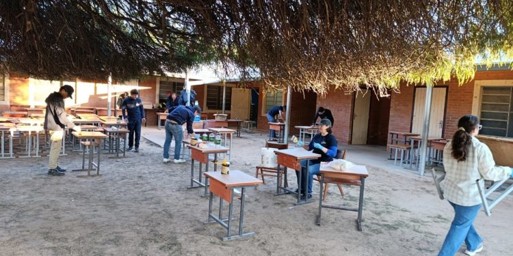 Voluntarios de la Cooperativa Fernheim transforman las áreas recreativas de la Escuela Uje Lhavos Voluntarios de la Cooperativa Fernheim transforman las áreas recreativas de la Escuela Uje Lhavos