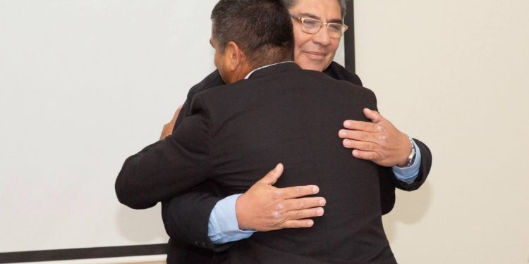 Edgar Arroyo asumió la Intendencia de Boquerón tras acto de traspaso de mando en Neuland Edgar Arroyo asumió la Intendencia de Boquerón tras acto de traspaso de mando en Neuland