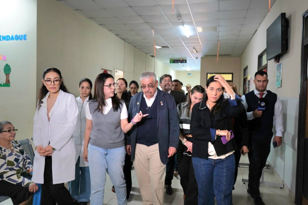 Presidente del IPS busca frenar la salida de especialistas tras visita a la Clínica Yrendagüe Presidente del IPS busca frenar la salida de especialistas tras visita a la Clínica Yrendagüe