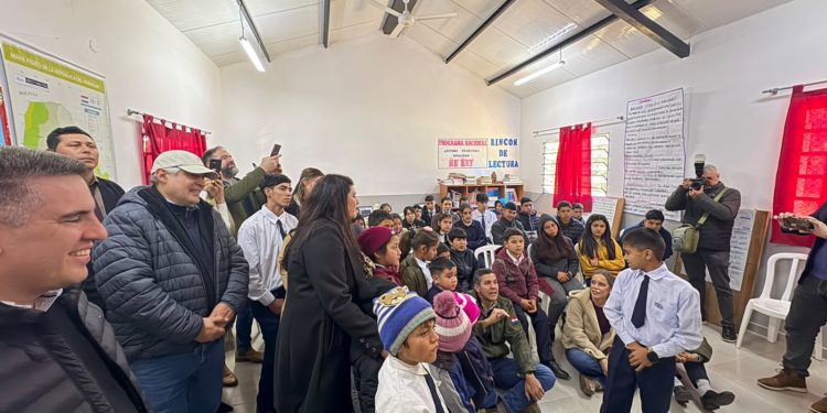 Unas 4.000 escuelas del país serán conectadas a Internet satelital con apoyo de Starlink Unas 4.000 escuelas del país serán conectadas a Internet satelital con apoyo de Starlink