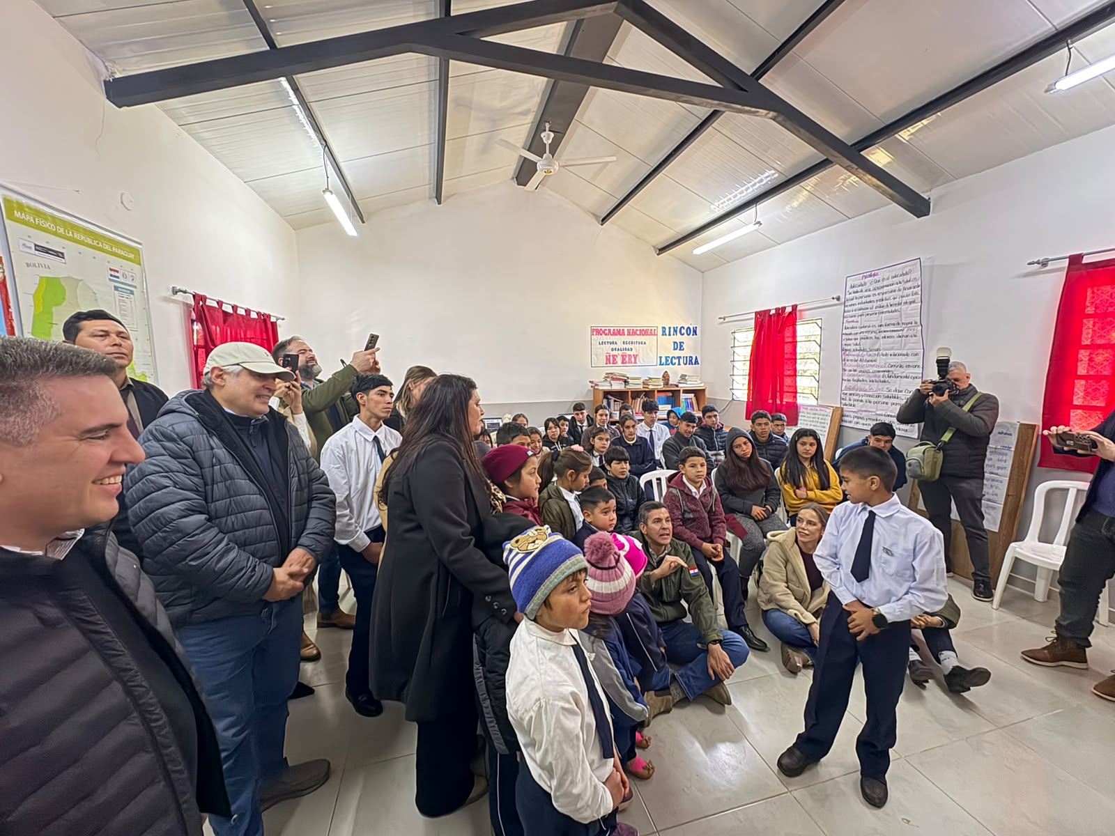 Unas 4.000 escuelas del país serán conectadas a Internet satelital con apoyo de Starlink