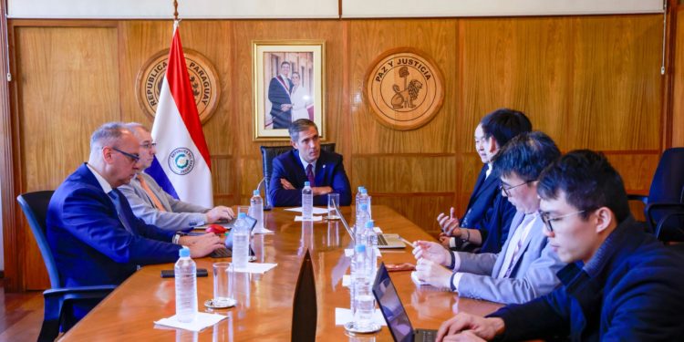 Firma taiwanesa ensambladora de buses eléctricos avanza en su instalación en Paraguay