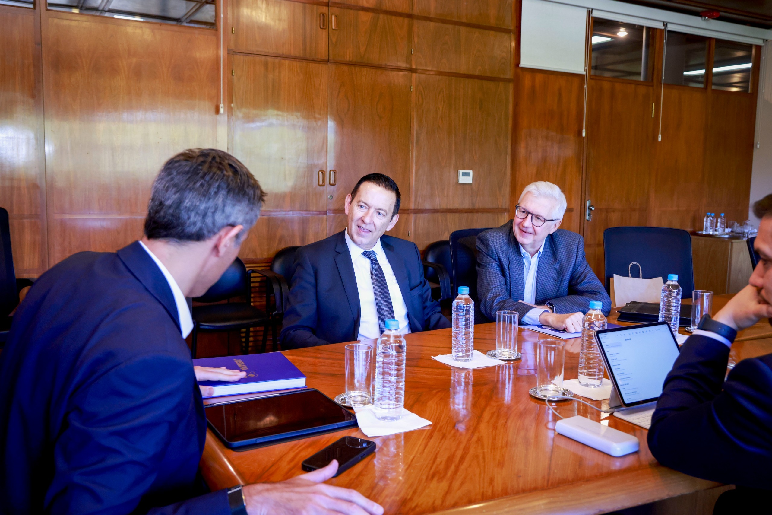 Gigante lácteo brasileño proyecta inversión de USD 10 millones en Paraguay bajo el régimen de maquila Gigante lácteo brasileño proyecta inversión de USD 10 millones en Paraguay bajo el régimen de maquila