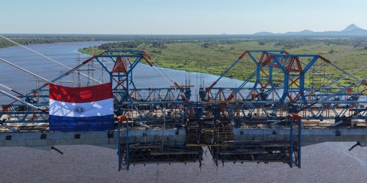 El Puente de la Bioceánica selló su histórico «beso» y unió Carmelo Peralta con Porto Murtinho sobre el río Paraguay El Puente de la Bioceánica selló su histórico «beso» y unió Carmelo Peralta con Porto Murtinho sobre el río Paraguay
