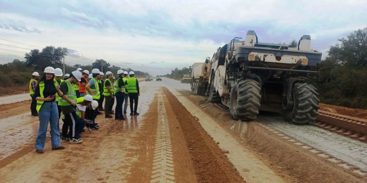 Estudiantes de Ingeniería conocen en el Chaco los desafíos del Corredor Bioceánico Estudiantes de Ingeniería conocen en el Chaco los desafíos del Corredor Bioceánico