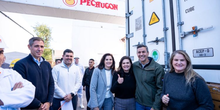 Primer embarque de carne aviar paraguaya parte hacia Taiwán Primer embarque de carne aviar paraguaya parte hacia Taiwán